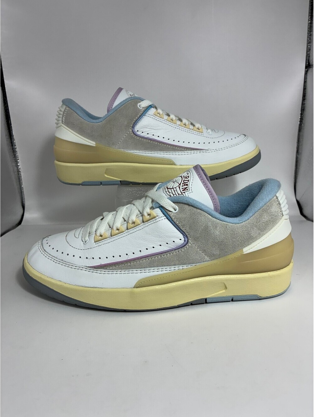 Size 8m/9.5w - Air Jordan 2 Low "Look Up In The Air"